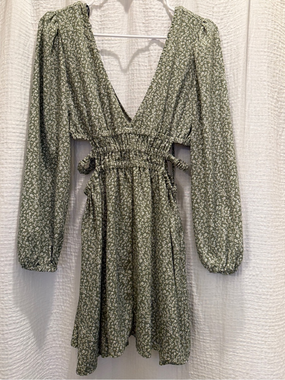 Forever 21 Olive Green Ditsy Floral V-Neck Side Cutout Mini Dress (Size S)